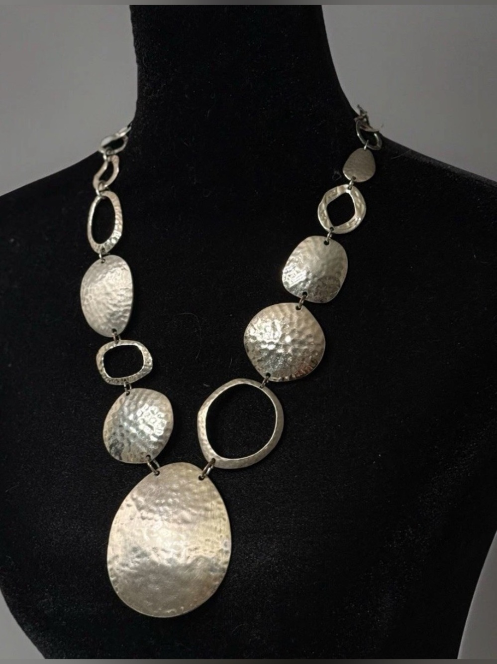 Vintage Chunky Hammered Silver Plated Graduated Metal Disc Necklace Statement
